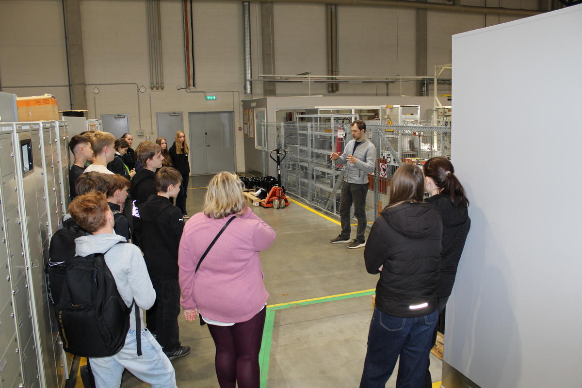 Students from Pirita Majandusgümnaasium Visit TET ESTEL Factory 1 Students from Pirita Majandusgümnaasium Visit TET ESTEL Factory Pirita Majandusgümnaasium Pirita Majandusgümnaasium Visit TET ESTEL Factory