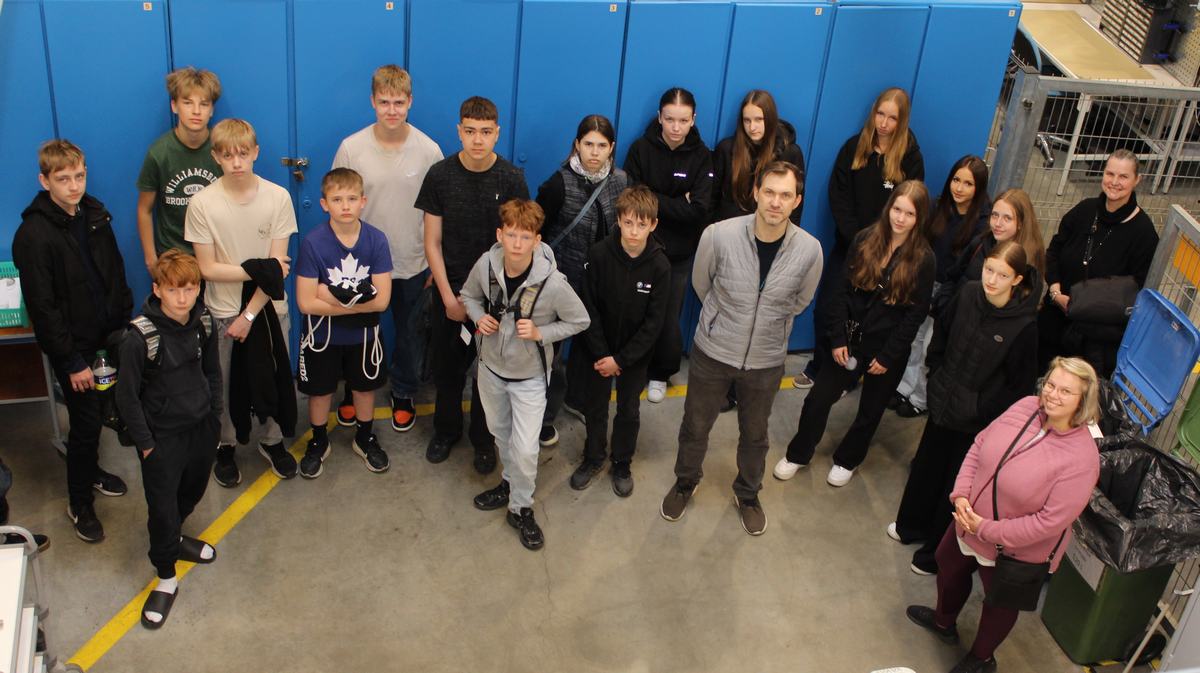 Students from Pirita Majandusgümnaasium Visit TET ESTEL Factory